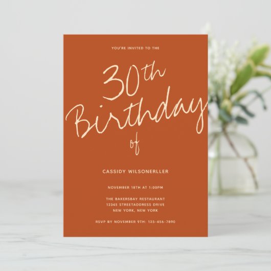 Minimalistisch Burnt Orange 30. Geburtstag Einladung (Stehend Vorderseite)