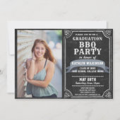 Minimalistisch Chalkboard Foto Abschluss GRILLEN P Einladung (Vorderseite)