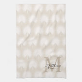Minimalistisch Chic Beige Anahaw Leaf Script Monog Geschirrtuch (Vertikal)