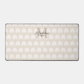 Minimalistisch Chic Beige Anahaw Leaf Script Monog Schreibtischunterlage (Vorderseite)