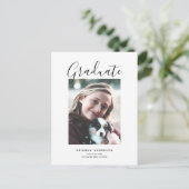 Minimalistisch Chic Brush Script Foto Abschluss Ankündigungspostkarte (Stehend Vorderseite)
