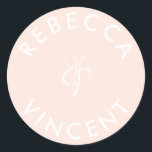 Minimalistisch Coral Wedding Personalisiert Names  Runder Aufkleber<br><div class="desc">Diese personalisierten, neutralen Hochzeitsaufkleber sind eine schöne Ergänzung zu jeder Hochzeitsfeier. Diese individuell anpassbaren Aufkleber sind so konzipiert, dass sie Ihren Gastgeschenke Hochzeiten eine persönliche Touch hinzufügen oder Dankesgeschenke. Sie sind in verschiedenen Formen und Größen erhältlich. Diese Aufkleber können auch verwendet werden, um Gegenstände wie Einladungen, Umschläge oder Tischdecken Platzkarten...</div>