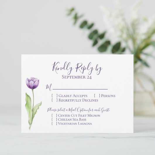 Minimalistisch Deep Lila Single Tulip Wedding RSVP (Stehend Vorderseite)