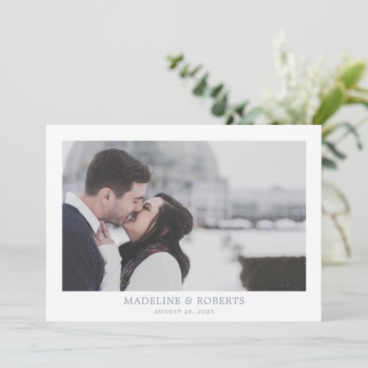 Minimalistisch Dusty Blue Foto Wedding Danke Karte (Stehend Vorderseite)