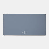 Minimalistisch Dusty Blue Two Monogram Office Schreibtischunterlage (Vorderseite)