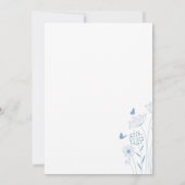 Minimalistisch Dusty Blue Wildblume Wedding Einladung (Rückseite)