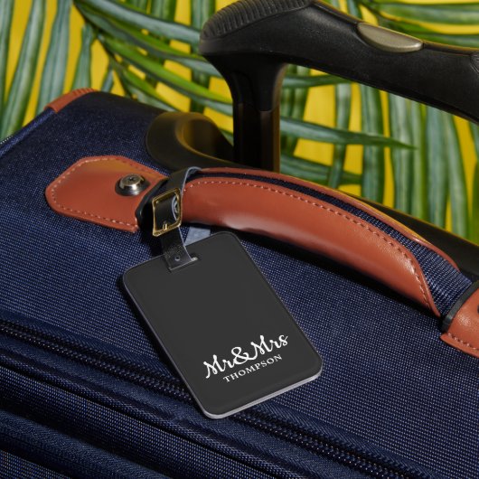 Minimalistisch Elegant Dark Gray White Mr. & Mrs. Gepäckanhänger (Vorderseite Insitu 1)