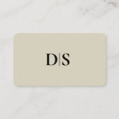 Minimalistisch elegante beige Monogramm-Initiale Visitenkarte (Vorderseite)