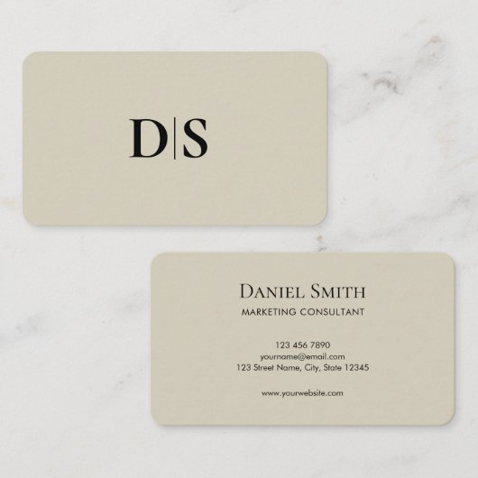 Minimalistisch elegante beige Monogramm-Initiale Visitenkarte (Vorne/Hinten)