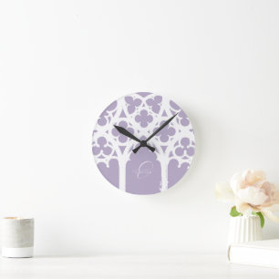 Minimalistisch gotische Fensterkalligrafie-Lavende Runde Wanduhr