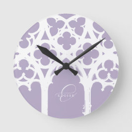 Minimalistisch gotische Fensterkalligrafie-Lavende Runde Wanduhr