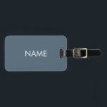 Minimalistisch-graue individuelle Name-Text-Monogr Gepäckanhänger<br><div class="desc">Minimalistischer,  grauer personalisierter individuelle Name Text Monogramm Gepäckanhänger. Vollständig anpassbarer weißer Text,  blau graue schlichte Hintergrundfarbe.</div>