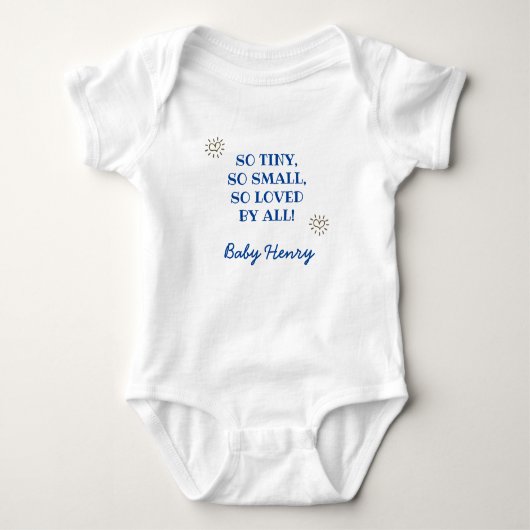 Minimalistisch "Loved by all", Baby Shower Gift, Baby Strampler (Vorderseite)