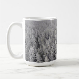 Minimalistisch Misty Winter Forest Coffee Latte Ta Kaffeetasse