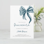 Minimalistisch Modern Blue Bow Girly Foto Quincean Einladung (Stehend Vorderseite)