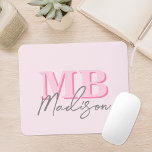Minimalistisch Modern rosa Anfangsmonogramm Mousepad<br><div class="desc">Erstellen Sie Ihr eigenes personalisiertes Mauspad mit modernen minimalistischen Initialen und dem Schriftkalligraphienamen Monogramm. Erhältlich in verschiedenen Farbgrößen.</div>