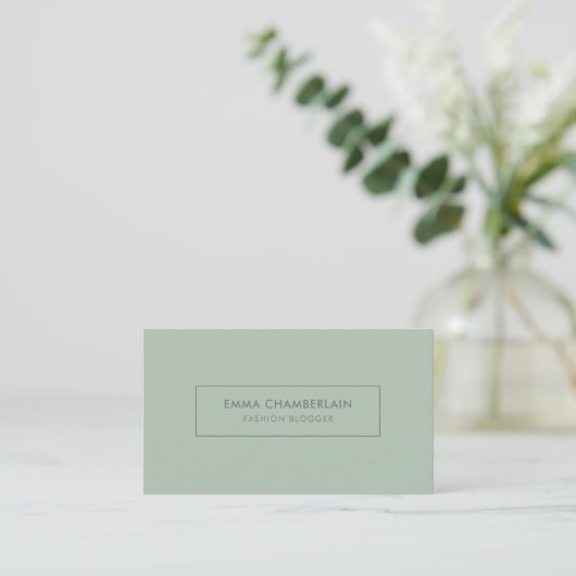 Minimalistisch Modern Simple Sage Green Visitenkarte (Stehend Vorderseite)