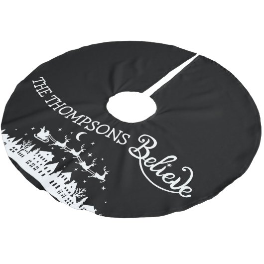 Minimalistisch Moderne stilvolle Personalisierte W Polyester Weihnachtsbaumdecke (Schrägansicht)