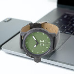 Minimalistisch-moderne waldgrüne Monogramm Armbanduhr<br><div class="desc">Dieses moderne Design zeichnet sich durch typografische Initialen und Namen für ein minimalistisches Gefühl aus,  das leicht personalisiert werden kann.</div>