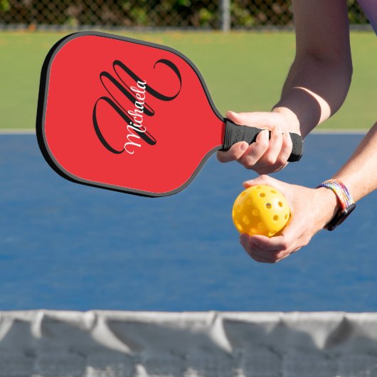 Minimalistisch moderner Monogramm Anfangsname rot Pickleball Schläger (InSitu)