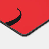 Minimalistisch moderner Monogramm Anfangsname rot Schreibtischunterlage (Ecke)