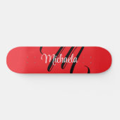 Minimalistisch moderner Monogramm Anfangsname rot Skateboard (Horizontal)