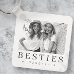 Minimalistisch Modernes Chic Best Friends BESTE FR Schlüsselanhänger<br><div class="desc">Design setzt sich aus lustiger und spielerischer Typografie mit Sans Serif und Serif Schriftart zusammen. Fügen Sie ein benutzerdefiniertes Foto hinzu.</div>