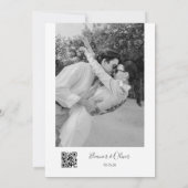 Minimalistisch Modernes Schwarz-weißes Foto QR Hoc Einladung (Rückseite)