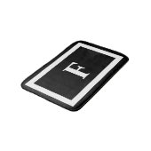 Minimalistisch Modernes Schwarz-weißes Monogramm Badematte (Schrägansicht)