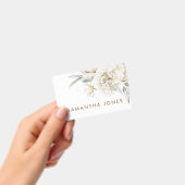 Minimalistisch Modernes Weißes Peonie-Gebirge Ausweis (Handheld)