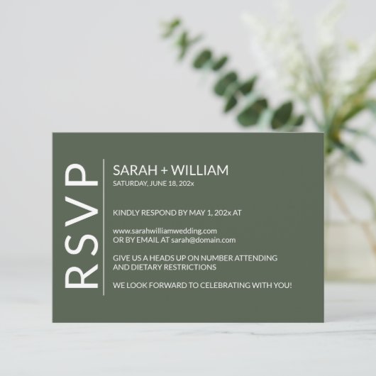 Minimalistisch Moss Green Modern RSVP Card (Stehend Vorderseite)