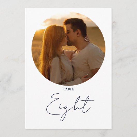 Minimalistisch Navy Blue Modern Script Tischnummer (Vorderseite)