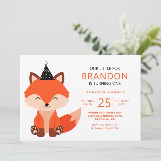 Minimalistisch Niedlicher Little Fox Zigzag Geburt Einladung (Stehend Vorderseite)