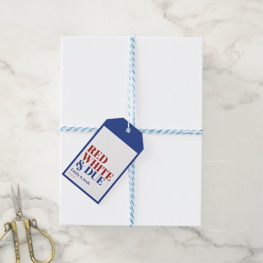 Minimalistisch Red White and Due 4. Juli Babydusch Geschenkanhänger (Mit Garn)