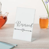 Minimalistisch reserviertes Zeichen Sockelschild (In SItu)