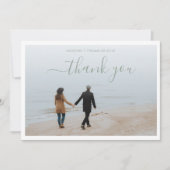 Minimalistisch Sage Green Script mit 2 Foto Hochze Dankeskarte (Vorderseite)