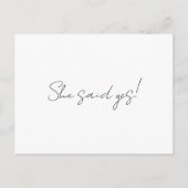 Minimalistisch sagte sie Ja Verlobung Ankündigung Postkarte (Vorderseite)