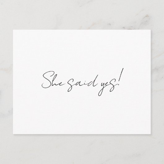 Minimalistisch sagte sie Ja Verlobung Ankündigung Postkarte (Vorderseite)