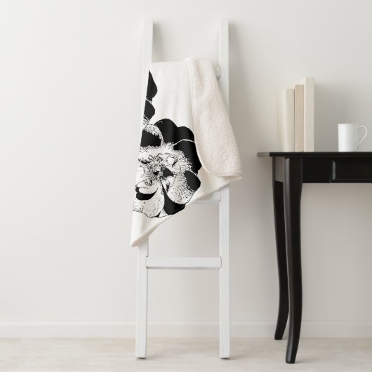 Minimalistisch Schwarz-Weiß-Blütendecke Sherpadecke (Beispiel)