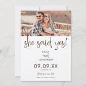 Minimalistisch Sie sagte Ja Foto Script Save The Date (Vorderseite)