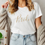 Minimalistisch Simple Gold Junggeselinnen-Abschied<br><div class="desc">Dieses minimalistisch-schlichte Shirt aus Goldbride ist perfekt für einen einfachen Polterabend. Das moderne romantische Design besticht durch klassische Goldtypografie und Weiß, gepaart mit einer rustikalen und eleganten Kalligraphie mit Vintagem handgeschriebenem Stil. Anpassbar in jeder Farbe. Behalt das Design einfach und elegant, wie es ist, oder personalisiere es durch Hinzufügen von...</div>