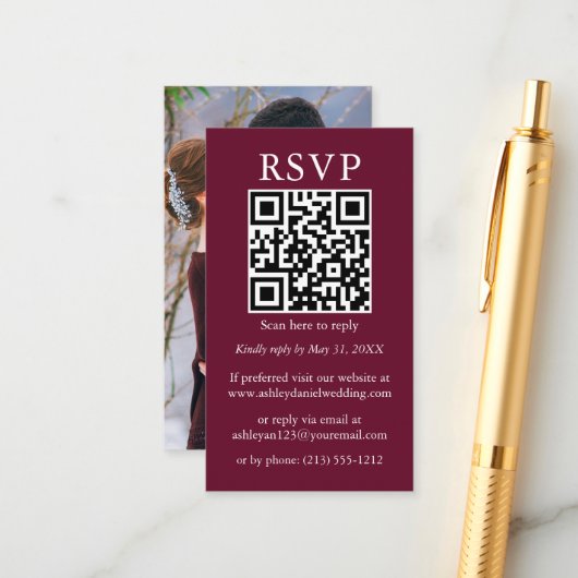 Minimalistisch Simple Wedding QR Foto Burgundy UAW Begleitkarte (Vorderseite/Rückseite Beispiel)