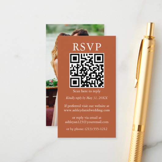 Minimalistisch Simple Wedding QR Foto Terracotta U Begleitkarte (Vorderseite/Rückseite Beispiel)