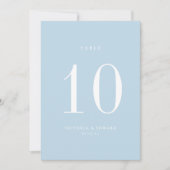 Minimalistisch Sky Blue Wedding Tischnummer Card (Vorderseite)