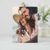 Minimalistisch Trendy Romantic Foto Couple Save The Date (Stehend Vorderseite)