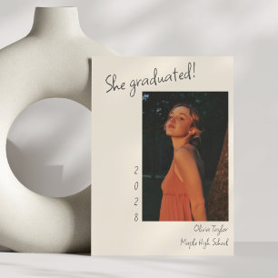 Minimalistisch Trendy Unique Senior Foto Abschluss Ankündigung