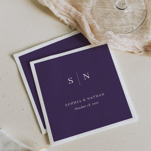 Minimalistisch und Chic   Dunkle Hochzeit in Lila Serviette