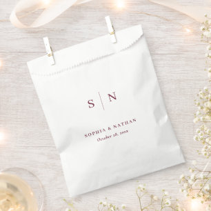 Minimalistisch und Chic Weiße und Burgunderrote Geschenktütchen