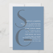 Minimalistisch und stilvoll. Dusty Blue Mongram We Einladung (Vorderseite)