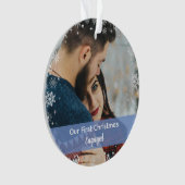 Minimalistisch Unsere ersten Weihnachten Verlobten Ornament (Vorderseite)